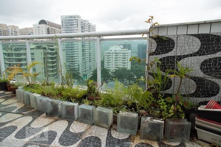 Apartamento à venda com 150m², 3 quartos e 2 vagasVaranda