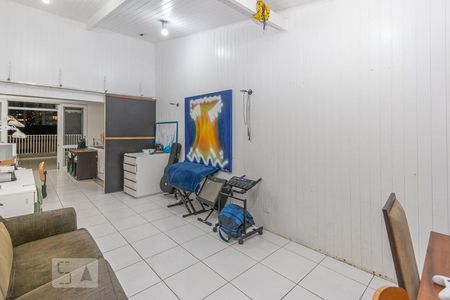 Casa à venda com 250m², 4 quartos e 2 vagas Casa à venda com 250m², 4 quartos e 2 vagasEspaço Multiuso
