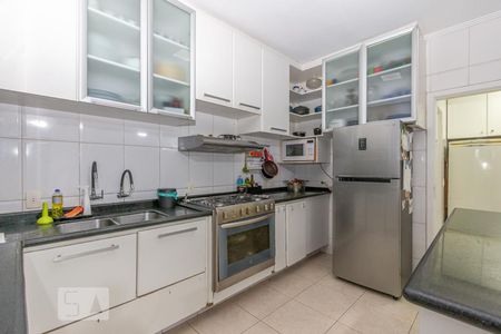 Casa à venda com 250m², 4 quartos e 2 vagas Casa à venda com 250m², 4 quartos e 2 vagasCozinha