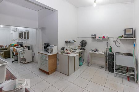 Casa à venda com 250m², 4 quartos e 2 vagas Casa à venda com 250m², 4 quartos e 2 vagasEspaço Multiuso
