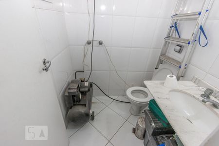 Casa à venda com 250m², 4 quartos e 2 vagas Casa à venda com 250m², 4 quartos e 2 vagasBanheiro do Espaço Multiuso