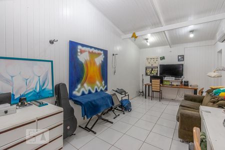 Casa à venda com 250m², 4 quartos e 2 vagas Casa à venda com 250m², 4 quartos e 2 vagasEspaço Multiuso