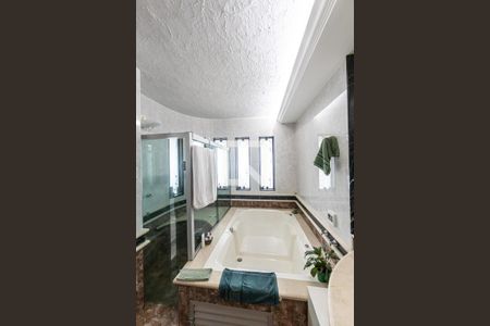 Casa à venda com 240m², 2 quartos e 2 vagas Casa à venda com 240m², 2 quartos e 2 vagasSuite