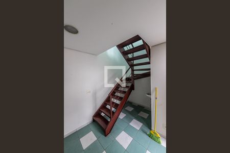 Casa à venda com 240m², 2 quartos e 2 vagas Casa à venda com 240m², 2 quartos e 2 vagasKitnet