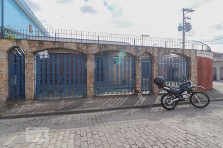 Casa à venda com 222m², 3 quartos e 4 vagas Casa à venda com 222m², 3 quartos e 4 vagasFachada
