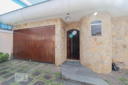 Casa à venda com 222m², 3 quartos e 4 vagas Casa à venda com 222m², 3 quartos e 4 vagasFachada