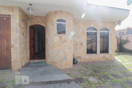 Casa à venda com 222m², 3 quartos e 4 vagas Casa à venda com 222m², 3 quartos e 4 vagasFachada