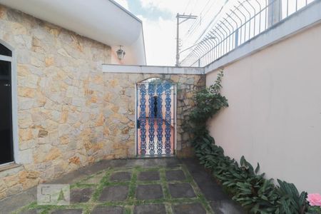 Casa à venda com 222m², 3 quartos e 4 vagas Casa à venda com 222m², 3 quartos e 4 vagasFachada