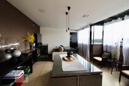 Apartamento à venda com 168m², 3 quartos e 1 vaga Apartamento à venda com 168m², 3 quartos e 1 vagaCobertura - Sala