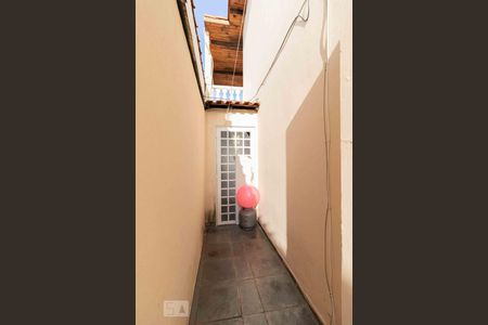 Casa à venda com 152m², 3 quartos e 2 vagas Casa à venda com 152m², 3 quartos e 2 vagasÁrea Externa - Corredor Lateral