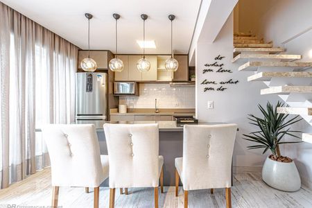 Sala de Estar e Jantar de apartamento para alugar com 2 quartos, 92m² em Centro, Curitiba
