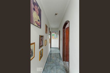 Casa à venda com 200m², 4 quartos e 2 vagas Casa à venda com 200m², 4 quartos e 2 vagasCorredor