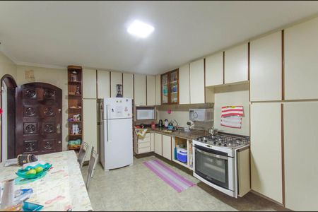 Casa à venda com 200m², 4 quartos e 2 vagas Casa à venda com 200m², 4 quartos e 2 vagasCozinha