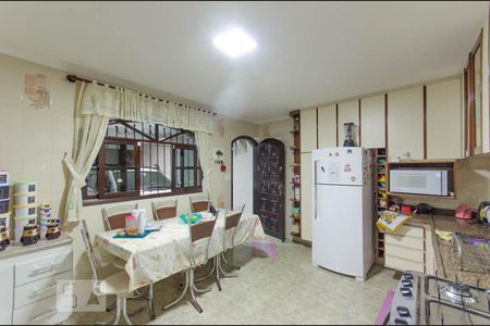 Casa à venda com 200m², 4 quartos e 2 vagas Casa à venda com 200m², 4 quartos e 2 vagasCozinha