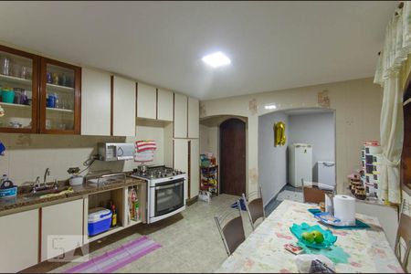 Casa à venda com 200m², 4 quartos e 2 vagas Casa à venda com 200m², 4 quartos e 2 vagasCozinha