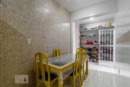 Casa à venda com 250m², 6 quartos e 2 vagas Casa à venda com 250m², 6 quartos e 2 vagasCozinha