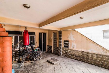 Casa à venda com 250m², 6 quartos e 2 vagas Casa à venda com 250m², 6 quartos e 2 vagasChurrasqueira