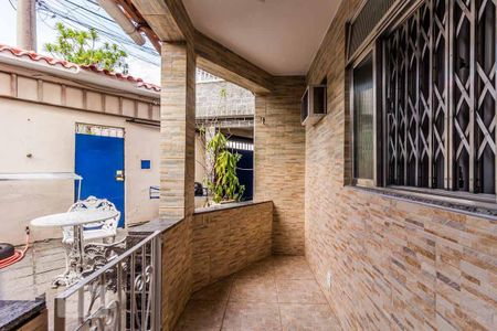 Casa à venda com 250m², 6 quartos e 2 vagas Casa à venda com 250m², 6 quartos e 2 vagasVaranda