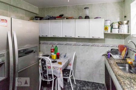 Casa à venda com 250m², 6 quartos e 2 vagas Casa à venda com 250m², 6 quartos e 2 vagasCozinha