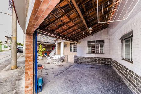 Casa à venda com 250m², 6 quartos e 2 vagas Casa à venda com 250m², 6 quartos e 2 vagasÁrea Externa