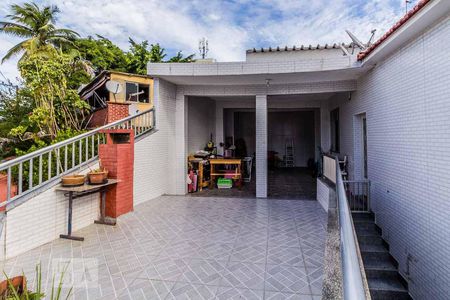 Casa à venda com 250m², 6 quartos e 2 vagas Casa à venda com 250m², 6 quartos e 2 vagasÁrea Externa