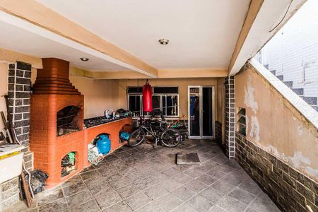 Casa à venda com 250m², 6 quartos e 2 vagas Casa à venda com 250m², 6 quartos e 2 vagasChurrasqueira