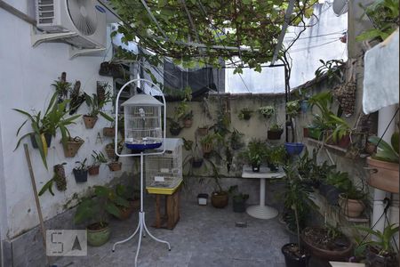 Casa à venda com 100m², 2 quartos e 1 vagaQuintal