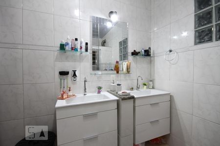 Casa à venda com 208m², 4 quartos e 2 vagasBanheiro
