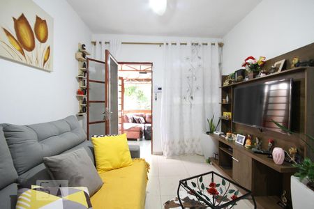 Casa à venda com 208m², 4 quartos e 2 vagasSala