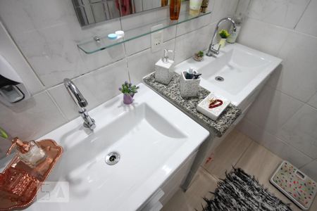 Casa à venda com 208m², 4 quartos e 2 vagasBanheiro