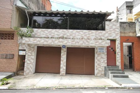Casa à venda com 208m², 4 quartos e 2 vagasFachada