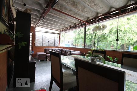 Casa à venda com 208m², 4 quartos e 2 vagasVaranda