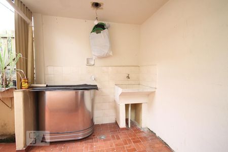 Casa à venda com 208m², 4 quartos e 2 vagasÁrea de serviço casa 2