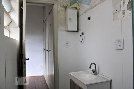 Casa à venda com 100m², 4 quartos e 1 vagaBanheiro da suíte