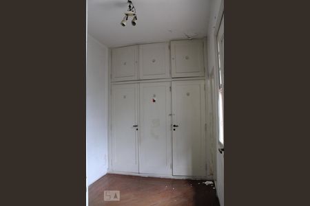 Casa à venda com 100m², 4 quartos e 1 vagaSuíte - armários