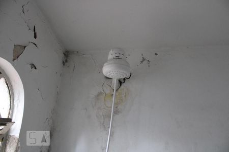 Casa à venda com 100m², 4 quartos e 1 vagaChuveiro