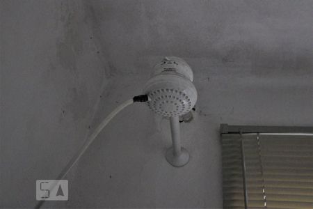 Casa à venda com 100m², 4 quartos e 1 vagaChuveiro