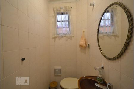 Casa à venda com 179m², 4 quartos e 2 vagasLavabo