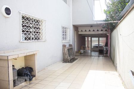 Casa à venda com 205m², 5 quartos e 6 vagas Casa à venda com 205m², 5 quartos e 6 vagasQuintal