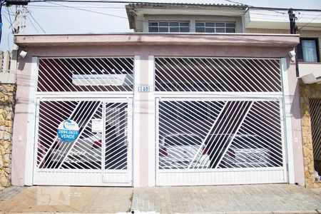 Casa à venda com 205m², 5 quartos e 6 vagas Casa à venda com 205m², 5 quartos e 6 vagasFachada