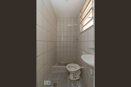 BANHEIRO SOCIAL de kitnet/studio para alugar com 1 quarto, 43m² em Santa Rosa, Niterói
