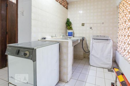 Casa à venda com 600m², 3 quartos e 7 vagas Casa à venda com 600m², 3 quartos e 7 vagasÁrea de Serviço