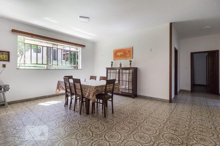 Casa à venda com 600m², 3 quartos e 7 vagas Casa à venda com 600m², 3 quartos e 7 vagasCozinha