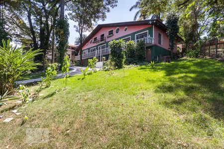 Casa à venda com 600m², 3 quartos e 7 vagas Casa à venda com 600m², 3 quartos e 7 vagasFachada