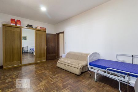 Casa à venda com 600m², 3 quartos e 7 vagas Casa à venda com 600m², 3 quartos e 7 vagasQuarto 2