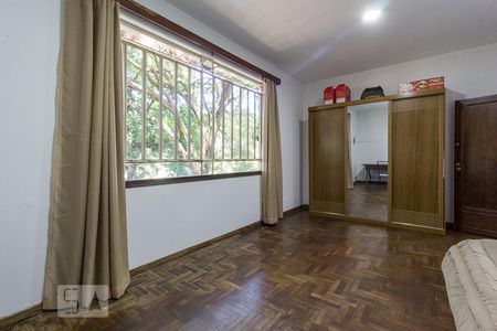 Casa à venda com 600m², 3 quartos e 7 vagas Casa à venda com 600m², 3 quartos e 7 vagasQuarto 2