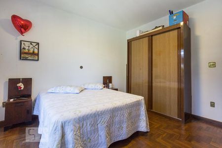 Casa à venda com 600m², 3 quartos e 7 vagas Casa à venda com 600m², 3 quartos e 7 vagasQuarto 1