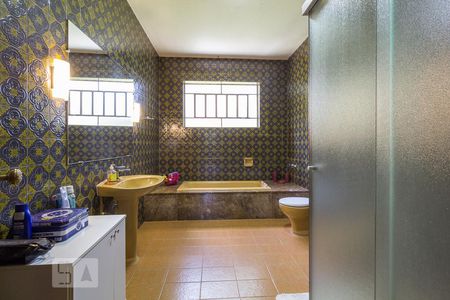 Casa à venda com 600m², 3 quartos e 7 vagas Casa à venda com 600m², 3 quartos e 7 vagasBanheiro