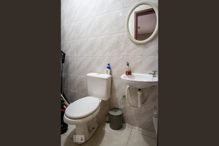 Casa à venda com 230m², 3 quartos e 4 vagasBanheiro de Serviço