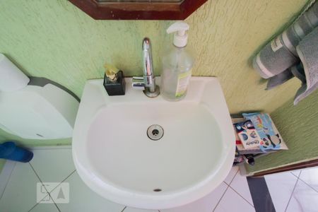 Casa à venda com 200m², 4 quartos e 2 vagas Casa à venda com 200m², 4 quartos e 2 vagasLavabo